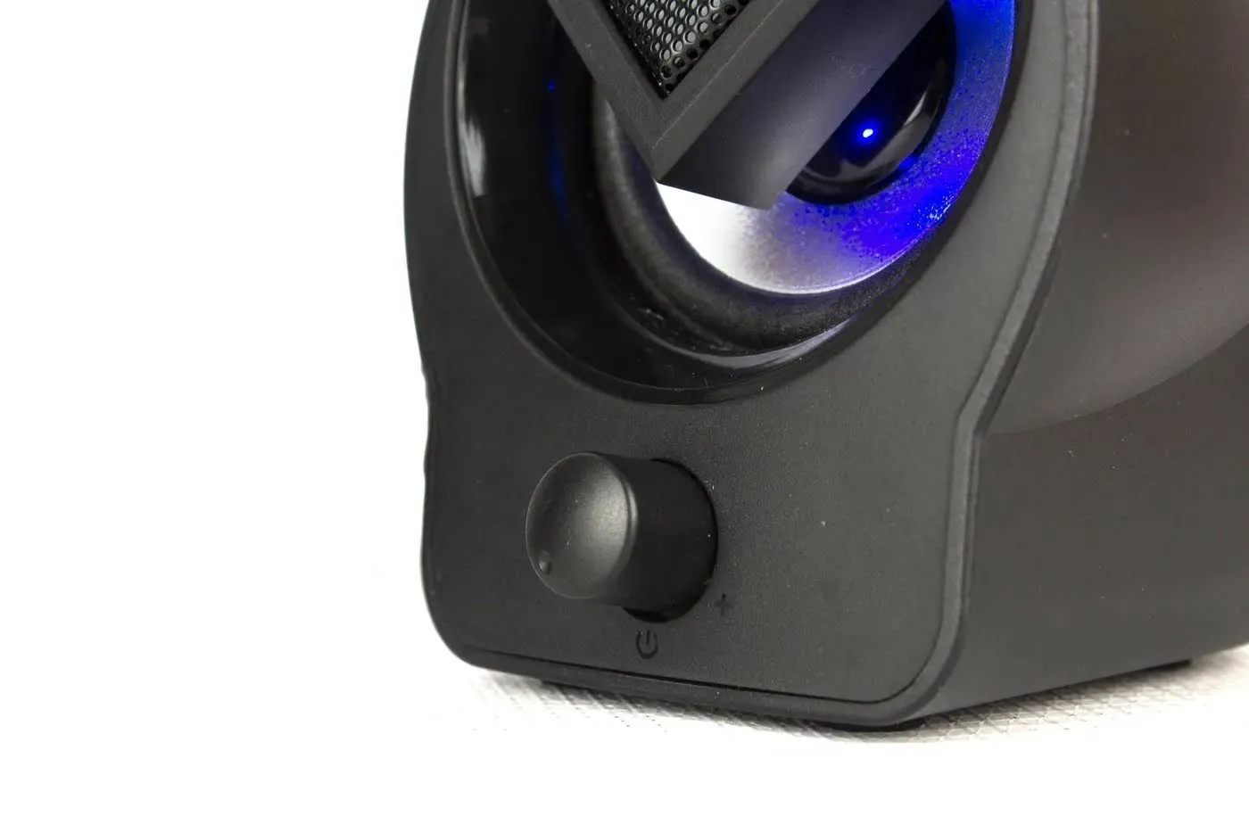 Parlantes Halion HA-S266 2.0 USB 6 W LED Multicolor — foto 4